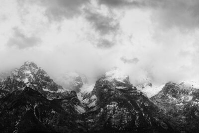 Bild Gebirge mit Gewitterwolken