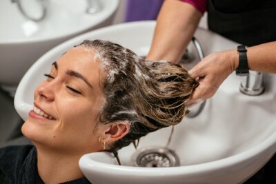 Bild Haarwäsche beim Friseur