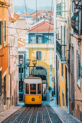 Bild Lissabon Straßenbahn auf der Straße