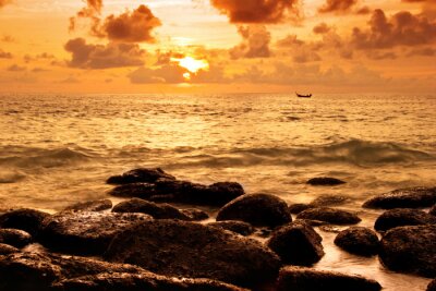 Natur bei Sonnenuntergang am Wasser