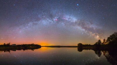 Panoramalandschaft mit Sternen am Himmel