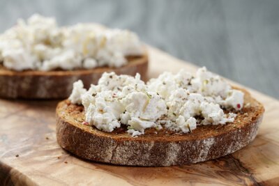 Bild Roggenbrot mit Ricotta-Käse