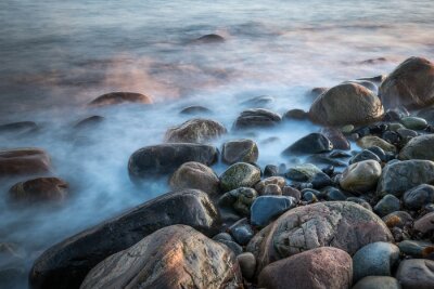 Bild Steine am Strand dunkel