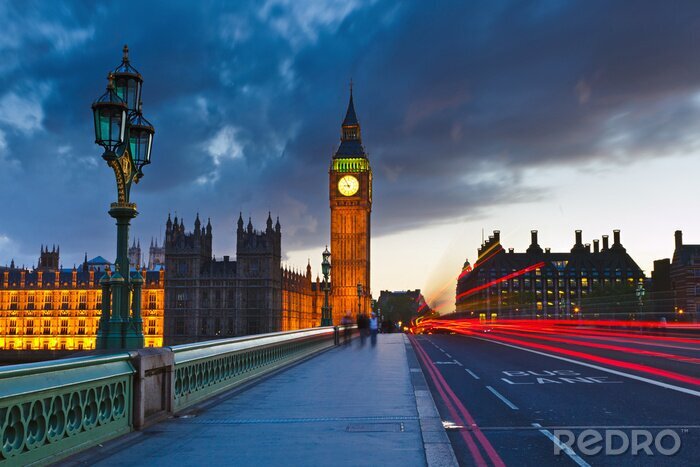 Bild Straße in London bei Nacht