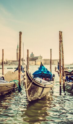 Fototapete Annäherung an die venezianischen gondeln