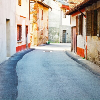 Bunte Gasse im alten Stadtviertel