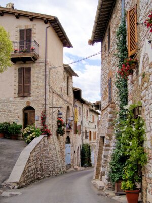 Fabelhafte Gasse mit Steinhäusern