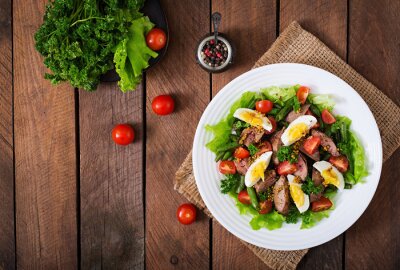 Fototapete gesunder Salat auf einem Holztisch