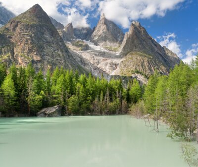 Grüner See und Berge