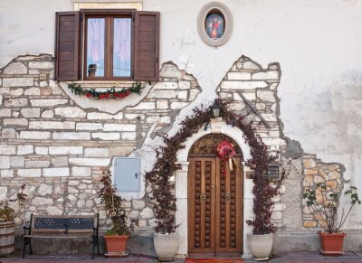 Fototapete Hausfassade mit alter Mauer