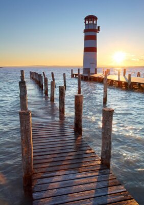 Leuchtturm Sonne und Stege