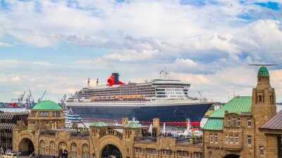 Fototapete Passagierschiff in Hamburg