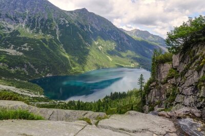 Fototapete See inmitten der Berge