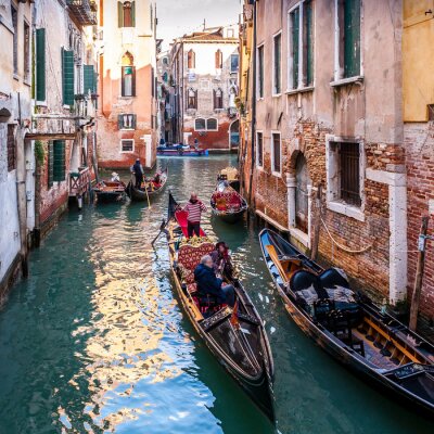 Fototapete Touristen in gondeln in venedig