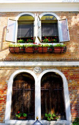 Fototapete Tür und fenster auf ziegel