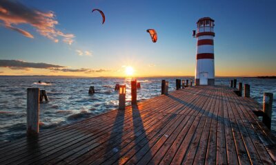 Windsurfer bei Leuchtturm