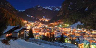 Poster Berge Winter Dorf am Abend