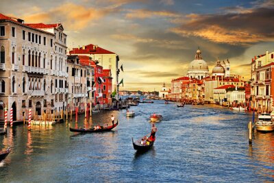 Blaues wasser im canal grande