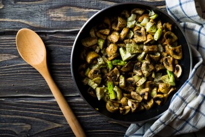 Poster Gemüse mit Champignons in der Pfanne gedünstet