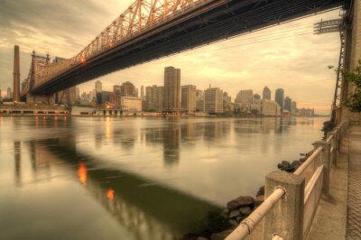 Queensboro Bridge am bewölkten Tag