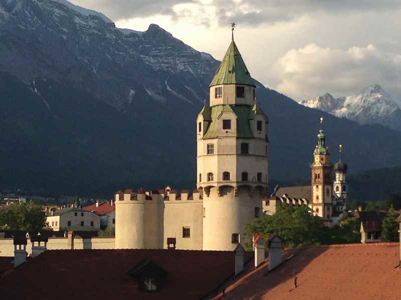 Mittelalterliche Stadt für eine Hochzeit in den Bergen: Hall in Tirol