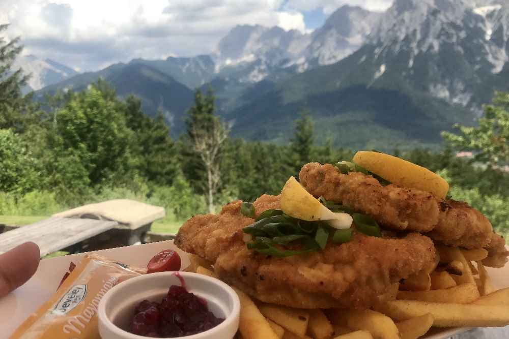 Einkehren und Essen auf den Hütten im Karwendelgebirge - hier die Korbinianhütte