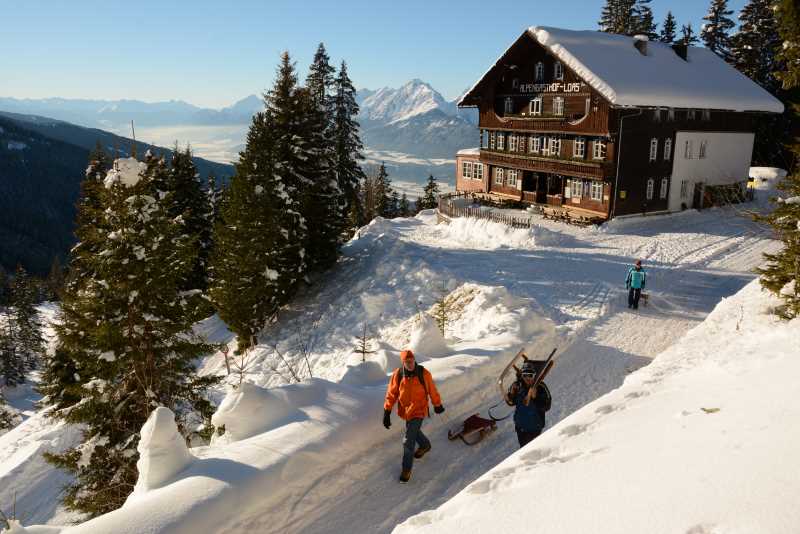 So entspannen wir im Winterurlaub in Tirol: Beim Rodeln im Schnee