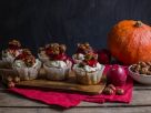 Kürbis-Haselnuss-Cupcakes mit Zwetschgen Rezept