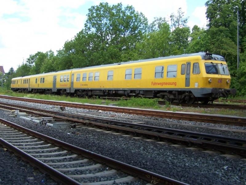 Der Schienenprfzug BR 719/720 bei der Ausfahrt aus dem Bahnhof Bayreuth. (Bild aufgenommen am 7.6.2006)