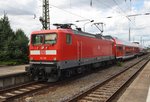 112 139 wartet mit RE30 (RE17647) von Magdeburg Hauptbahnhof nach Naumburg(Saale) Hauptbahnhof auf Ausfahrt.