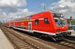 Von 112 138 gezogen verlässt der RE13 (RE17693) nach Leipzig Hauptbahnhof am Nachmittag des 1.8.2016 den Magdeburger Hauptbahnhof.