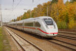 ICE 4 durchfährt Bahnhof Ludwigsfelde in Richtung Wittenberg/Leipzig, am 11.11.2022.