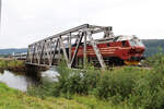 Lok Di 4 655 fährt mit dem R471 von Trondheim nach Bodö kurz nach Bjerka über diese fotogene Brücke.