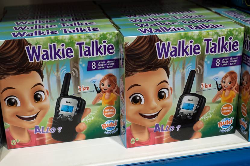 Walkie-Talkies für Kinder im Regal