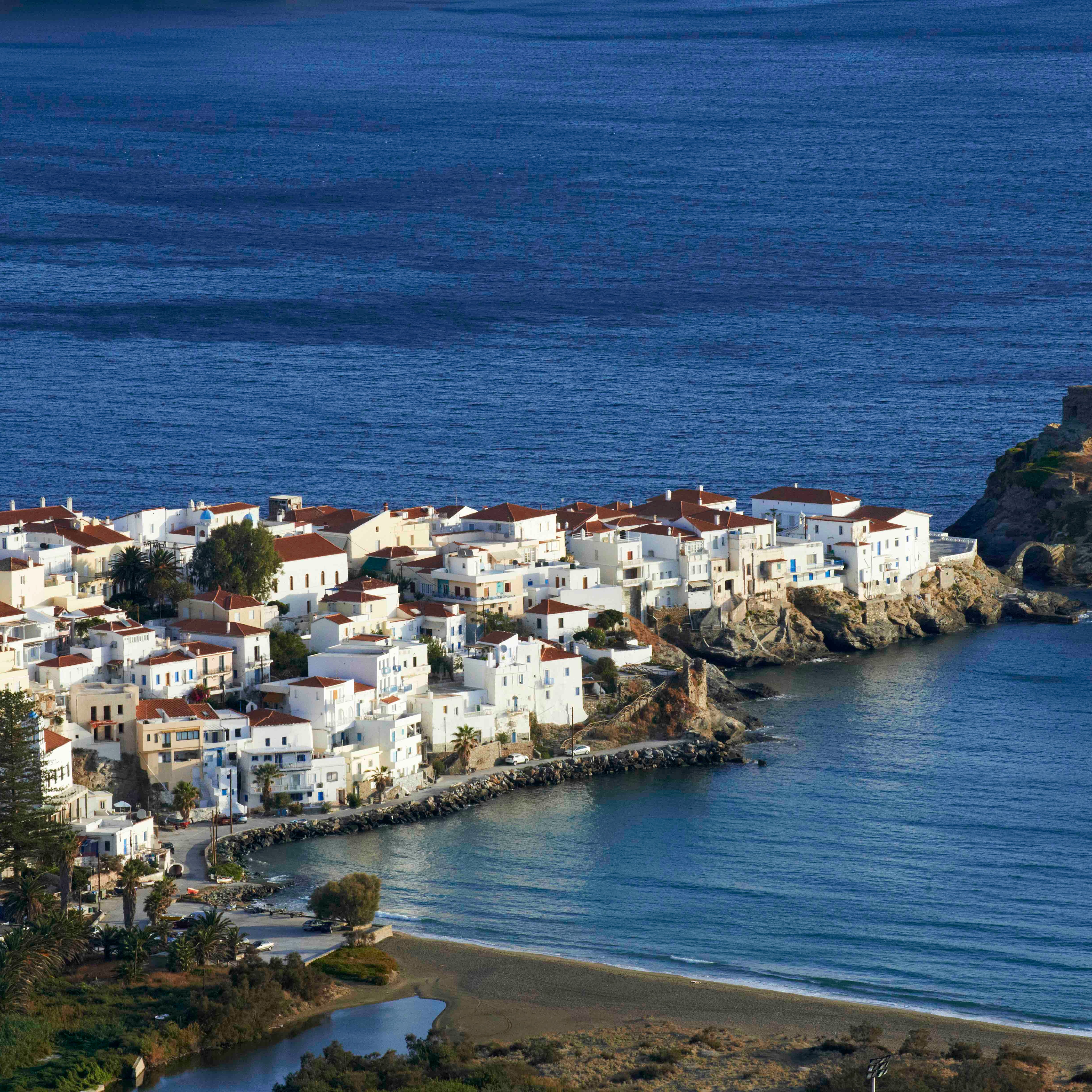 Andros: Wo man auf der griechischen Insel am besten schlafen, essen und schwimmen kann