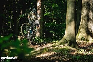 „Brutal! Das Ekano CF geht richtig ab und fliegt nur so über den Trail“, sagt Testchef Rico nach den ersten Fahrten.