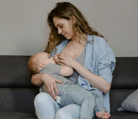 Während der Stillzeit sollten Mamas auf eine ausgewogene und gesunde Ernährung achten.