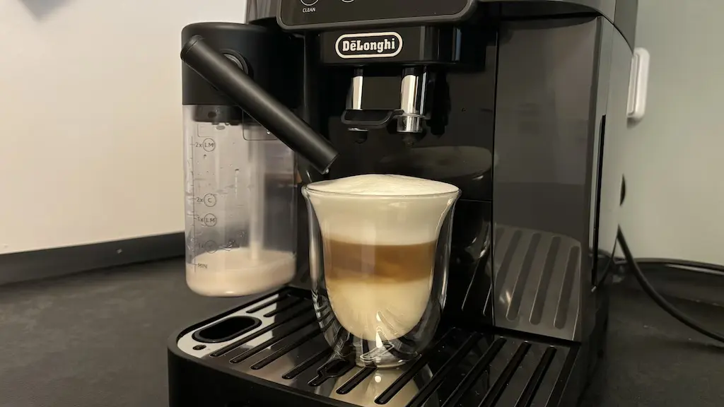 Artikelbild Delonghi Magnifica Start mit Milchsystem