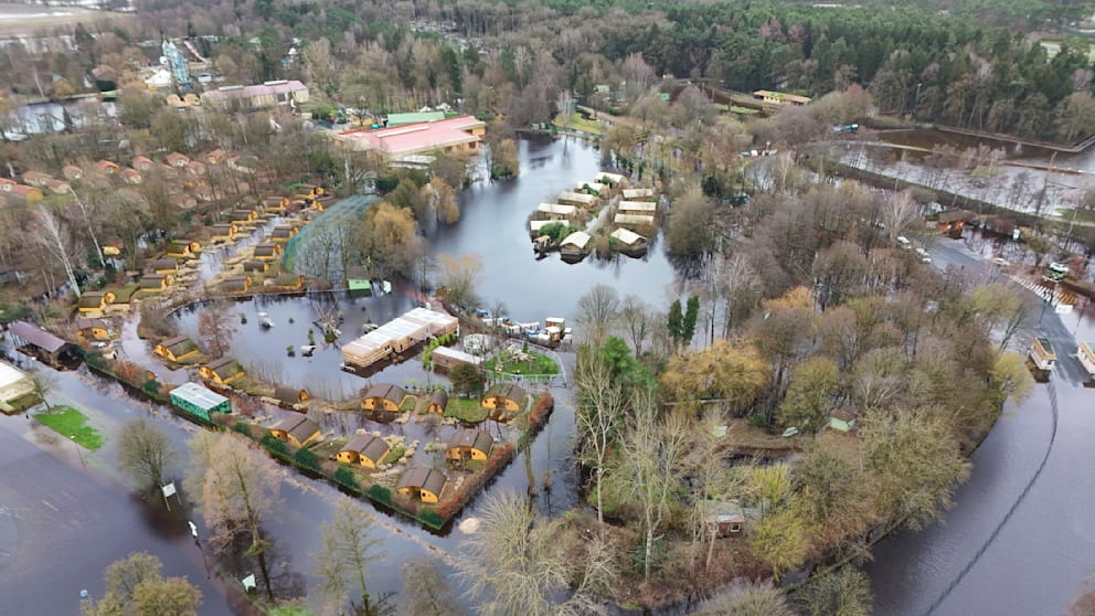 Viele der Übernachtungs-Lodges des Parks stehen unter Wasser. Es ist noch fraglich, ob zur Saisoneröffnung am 16. März wieder Gäste darin übernachten können