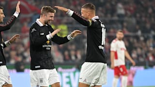 Christoph Kramer (33) und Lukas Podolski (39) bei Podolskis Abschiedsspiel im Rhein-Energie-Stadion