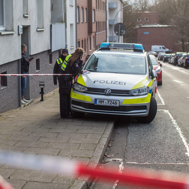 Hamburg: Frau verletzt auf Gehweg gefunden, wenig später ist sie tot