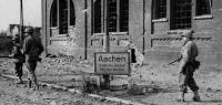 US-Soldaten an der Stadtgrenze von Aachen im Oktober 1944