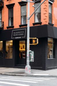 Hourglass feiert 20 Jahre mit Barneys New York Pop-up