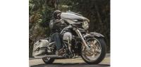 ... CVO Street Glide als hausgetunte Version. Sportlicher geht es mitunter bei...