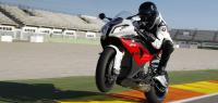 ... BMW zur Sache. Die Marke bringt von der S 1000 R (im Bild) voraussichtlich eine Funbike-Version namens XR mit auf die Messe. Aber auch bei den Motorrädern gibt es Crossover-Modell, wie...