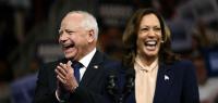 Tim Walz bei seinem ersten Auftritt mit Kamala Harris in Philadelphia