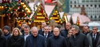 MAGDEBURG, GERMANY - DECEMBER 21: German Chancellor Olaf Scholz walks through the Christmas Market accompanied by Interior Minister Nancy Faeser and Saxony-Anhalt Premier Reiner Haseloff look as they visited the shuttered Christmas market the day after a terror attack that has left five people dead, including a small child, and 200 injured on December 21, 2024 in Magdeburg, Germany. Police arrested a man after he drove a black BMW past security obstacles and into the busy Christmas market in the early evening yesterday. The attacker is reportedly a Saudi national who has been living in Germany since 2006 and worked as a psychotherapist. In social media posts he was critical of Germany but also of Islam and the "Islamization" of Germany. He expressed support for policies of the far-right Alternative for Germany (AfD). (Photo by Craig Stennett/Getty Images) *** BESTPIX ***