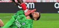 Soccer Football - Ligue 1 - AS Monaco v Paris St Germain - Stade Louis II, Monaco - December 18, 2024 Paris St Germain's Gianluigi Donnarumma in action with AS Monaco's Wilfried Singo REUTERS/Alexandre Dimou TPX IMAGES OF THE DAY