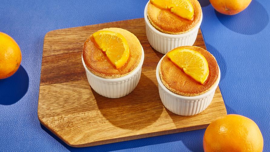 Topfensoufflé mit Grand-Marnier-Orangen: Topfensoufflé mit marinierten Grand-Marnier-Orangen