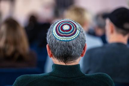 Berlin: Ein Mann trägt eine Kippa in Berlin